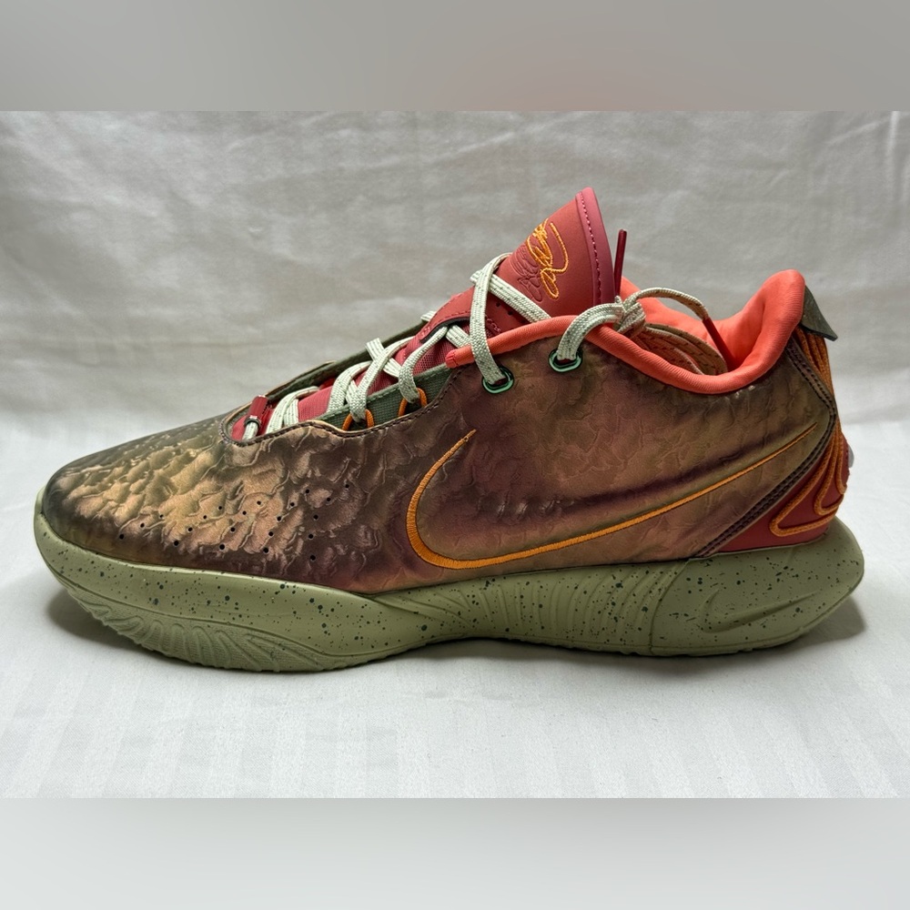 Size 10 LeBron XXI Queen Conch Sneakers New With Box